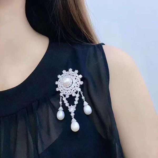 pins brooche's fashion white pearl silver plated corsage crystal brooches pin 230216, Gray
pins brooche's fashion white pearl silver plated corsage crystal brooches pin 230216, Gray