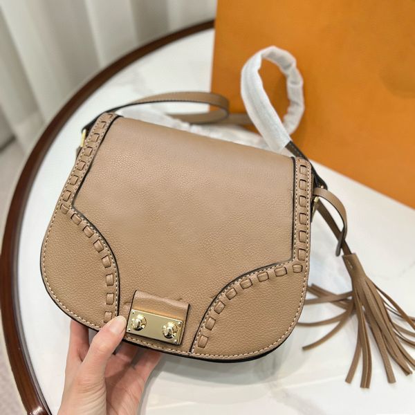 designer bags luxurious tassel pendant women handbags old flower letter multicolor crossbody purse
designer bags luxurious tassel pendant women handbags old flower letter multicolor crossbody purse
