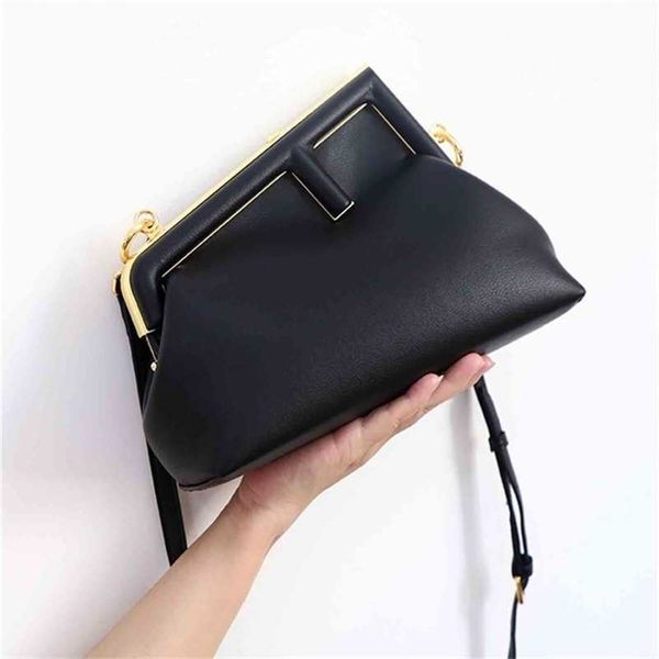 designer fend bag luxurys handbag f family first french cloud women's leather hand niche high sense messenger slht zc
designer fend bag luxurys handbag f family first french cloud women's leather hand niche high sense messenger slht zc