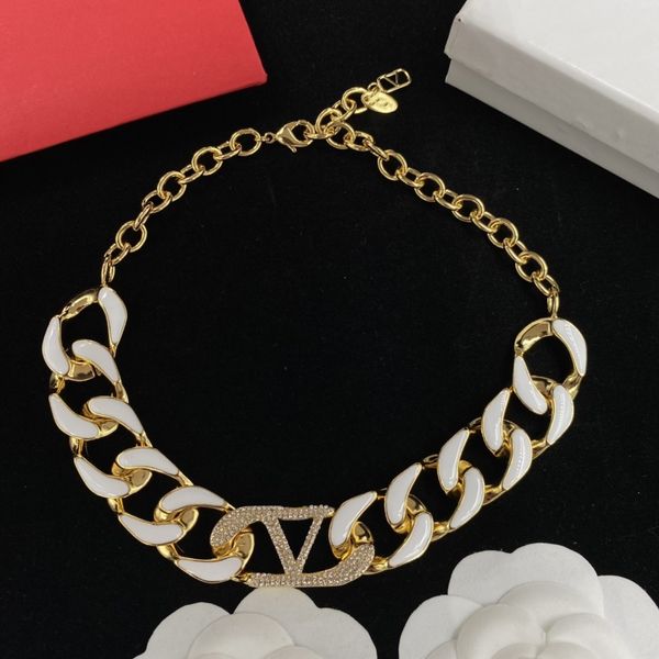 2023- women's necklace designer luxury gold heart pearl crystal gold double v letter 925s silver jewelry classic with box necklace
2023- women's necklace designer luxury gold heart pearl crystal gold double v letter 925s silver jewelry classic with box necklace