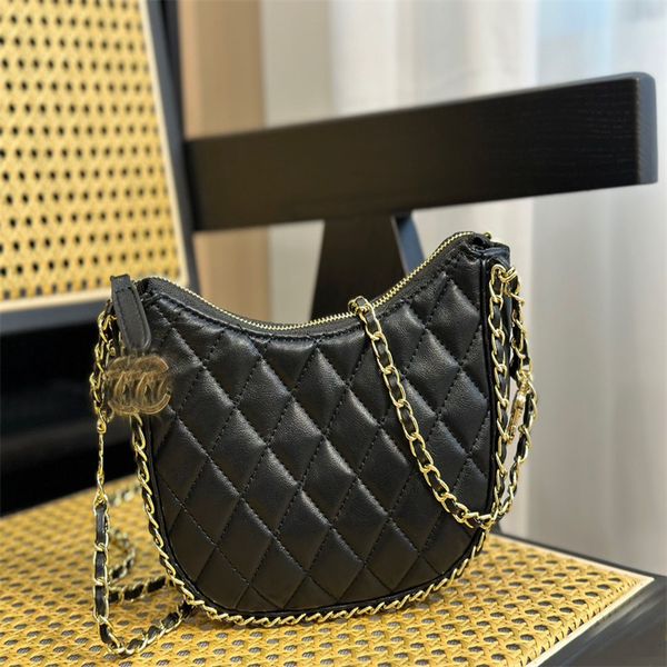 casual leather bag tote bag retro one-shoulder shoulder shoulder bag ling ge embroidered bright bag
casual leather bag tote bag retro one-shoulder shoulder shoulder bag ling ge embroidered bright bag