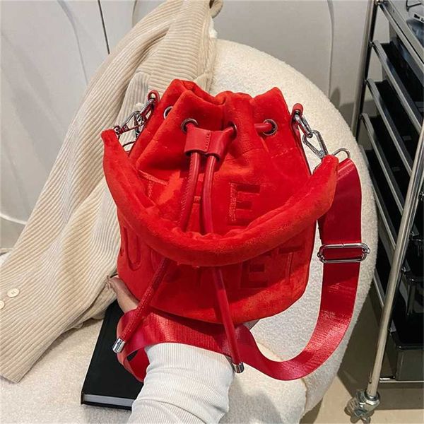 new letter pleated drawstring shoulder bag messenger bag velvet personalized foreign style sweet autumn bag
new letter pleated drawstring shoulder bag messenger bag velvet personalized foreign style sweet autumn bag