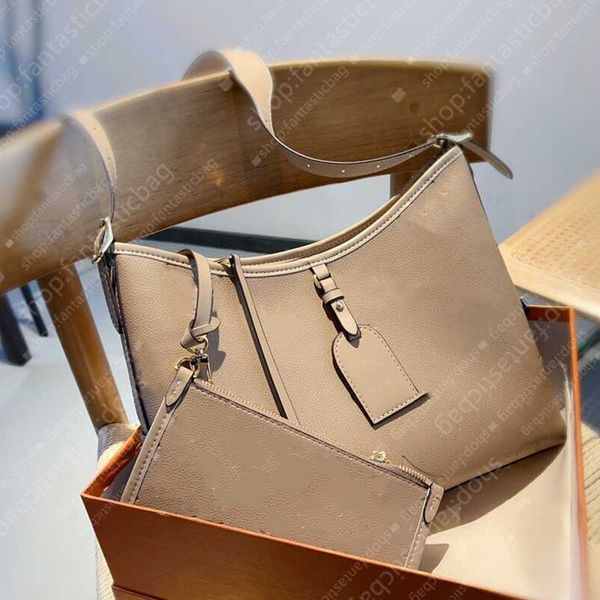 omen's embossed commuter bag with large capacity, can be shoulder crossbody 
omen's embossed commuter bag with large capacity, can be shoulder crossbody