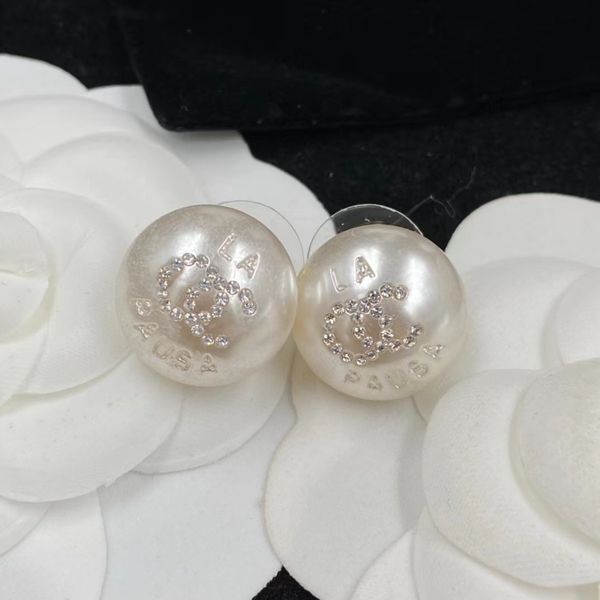 large pearl stud earrings. rhinestone logo luxury earrings designer for women. wedding party bridal aretes jewelry with stamps, Golden;silver
large pearl stud earrings. rhinestone logo luxury earrings designer for women. wedding party bridal aretes jewelry with stamps, Golden;silver