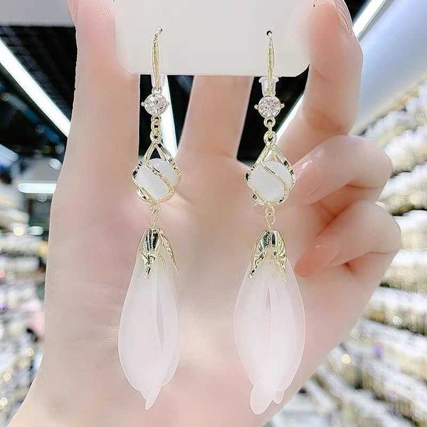 charm cat's eye white petal super fairy korean style long tassel design net red face thin earrings, Golden
charm cat's eye white petal super fairy korean style long tassel design net red face thin earrings, Golden