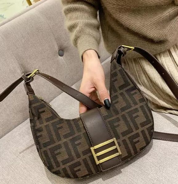 2022 new women's bag new large capacity shoulder canvas bag fashion versatile portable messenger bag
2022 new women's bag new large capacity shoulder canvas bag fashion versatile portable messenger bag