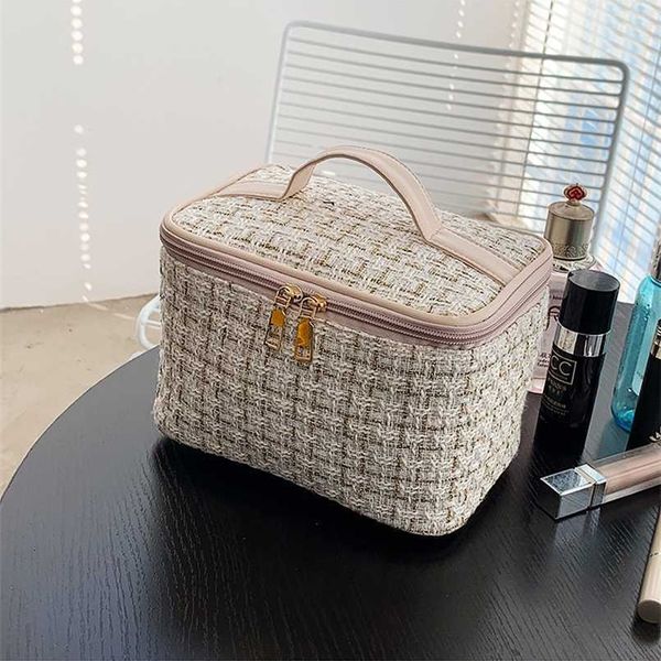 new version small fragrance portable large capacity cosmetic bag storage bag barrel portable wash bag
new version small fragrance portable large capacity cosmetic bag storage bag barrel portable wash bag