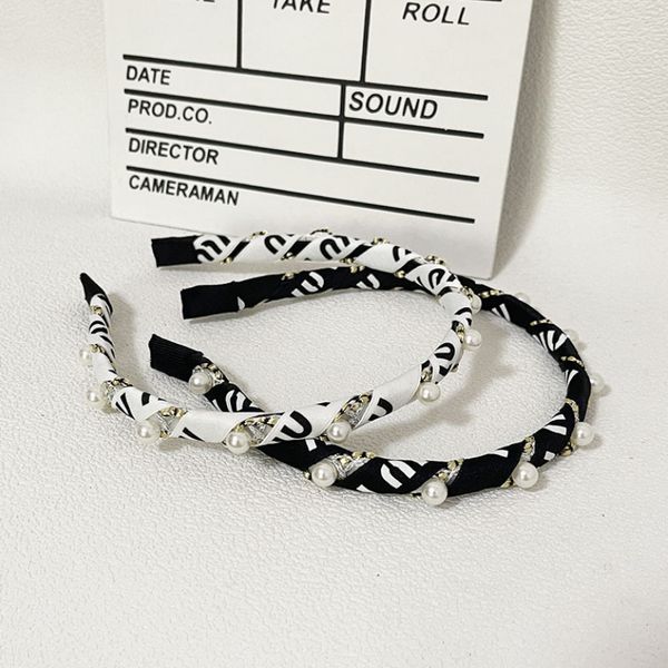 japanese simple design miu hair hoop fashion designer head scar popular brand hair clip high sense fabric headwear hand braided braid
japanese simple design miu hair hoop fashion designer head scar popular brand hair clip high sense fabric headwear hand braided braid