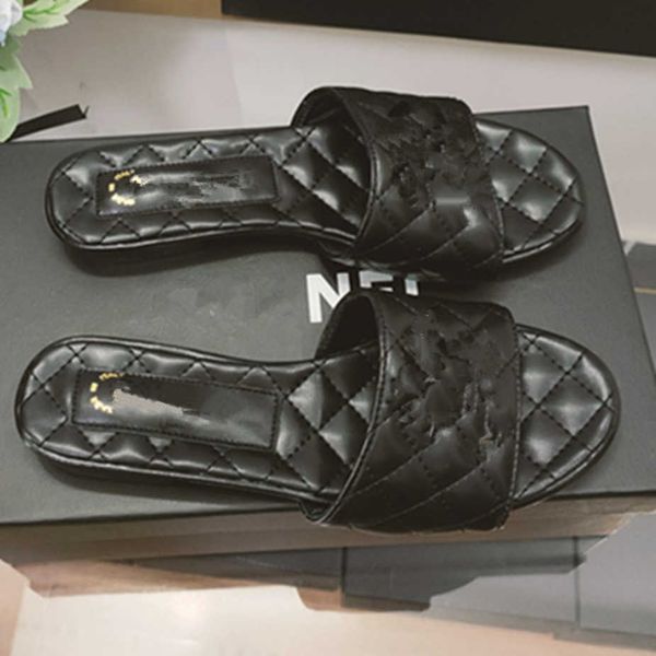 2023 summer new chain gold logo slippers quilted mules slide sandal for women slip on flat mule 35-40 lady size interlocking buckle slipper, Black
2023 summer new chain gold logo slippers quilted mules slide sandal for women slip on flat mule 35-40 lady size interlocking buckle slipper, Black
