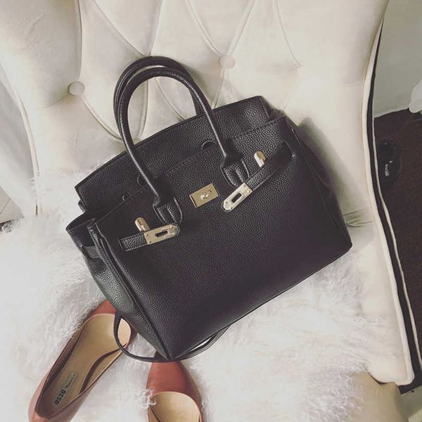 bag 2023 trend luxury designer style simple lock portable one shoulder diagonal cross fashion women's bag 50%off black white purses han
bag 2023 trend luxury designer style simple lock portable one shoulder diagonal cross fashion women's bag 50%off black white purses han