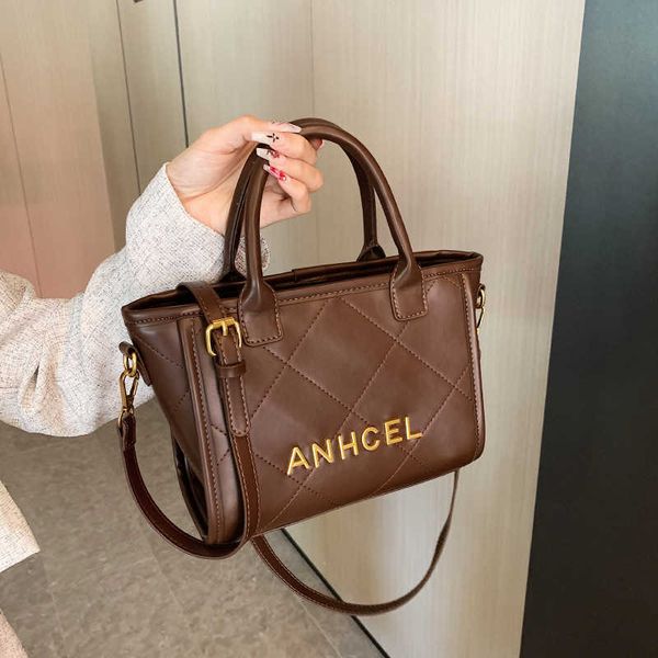 simple lingatot bag women's new winter handbag large capacity sling single shoulder messenger bag
simple lingatot bag women's new winter handbag large capacity sling single shoulder messenger bag