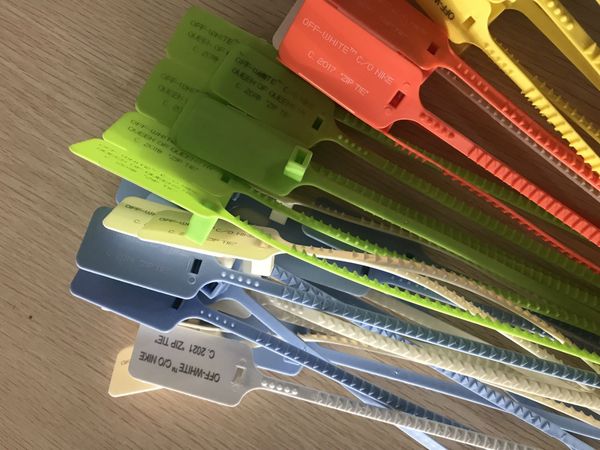 off shoe zip tie red white blue yellow strap ow tag plastic buckle virgial designer c c label ck25011241 b23, White;pink
off shoe zip tie red white blue yellow strap ow tag plastic buckle virgial designer c c label ck25011241 b23, White;pink