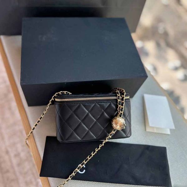womens mini bucket portable cosmetic bag leather classic quilted gold tone metal triple gold chain makeup pocket wallet outdoor luxury desig
womens mini bucket portable cosmetic bag leather classic quilted gold tone metal triple gold chain makeup pocket wallet outdoor luxury desig