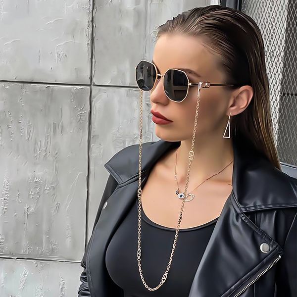 2023 with case luxury designer sunglasses for men women fashion polarized sun glasses uv400 eyewear metal frame polaroid metal lens 7907, White;black
2023 with case luxury designer sunglasses for men women fashion polarized sun glasses uv400 eyewear metal frame polaroid metal lens 7907, White;black