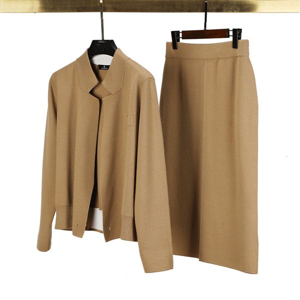 two piece dress olomm 00360# cardigan wool womens long sleeve skirt business package luxurious customization thicken england style 230216, White
two piece dress olomm 00360# cardigan wool womens long sleeve skirt business package luxurious customization thicken england style 230216, White