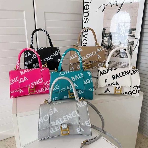 2023 european and american letters contrast color hourglass bag cross-body bag women's new style high beauty fashionable and versatile
2023 european and american letters contrast color hourglass bag cross-body bag women's new style high beauty fashionable and versatile