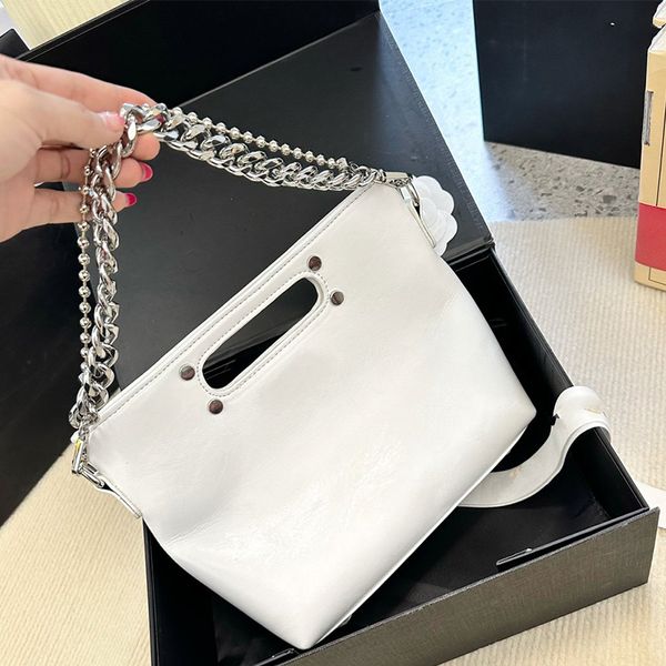 channel handbag luxury brand bag leather cowhide silvery chain slant shoulder 20cm black white 483297
channel handbag luxury brand bag leather cowhide silvery chain slant shoulder 20cm black white 483297