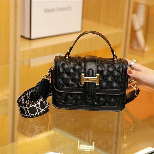 rhombus bag women's 2023 new wide shoulder band embroidery trend portable small square bag sling single shoulder cross-body bag
rhombus bag women's 2023 new wide shoulder band embroidery trend portable small square bag sling single shoulder cross-body bag