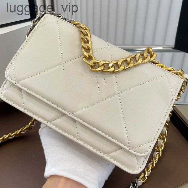 5a designer bag derma custom luxury tote bags brand channel handbag leather cowhide gold silver chain oblique shoulder highs quality102g97
5a designer bag derma custom luxury tote bags brand channel handbag leather cowhide gold silver chain oblique shoulder highs quality102g97