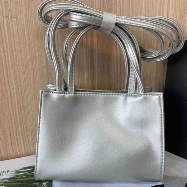 2022 autumn and winter new designer lambswool women tote bag luxury female shoulder bag plush purses crossbody
2022 autumn and winter new designer lambswool women tote bag luxury female shoulder bag plush purses crossbody