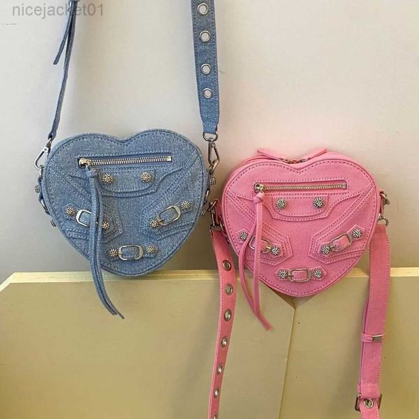 designer balencigas women bags fire net red same style dark willow nail love locomotive bag fashion versatile chain one shoulder crossbody g
designer balencigas women bags fire net red same style dark willow nail love locomotive bag fashion versatile chain one shoulder crossbody g