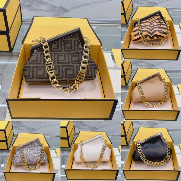 evening bags shoulder bag designer bag luxurys handbags women classic chain crossbody bags ladies fashion classic letter coin purse
evening bags shoulder bag designer bag luxurys handbags women classic chain crossbody bags ladies fashion classic letter coin purse