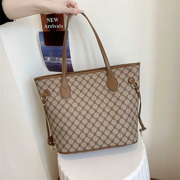 2023 new printed women's bag advanced sense one-shoulder tote bag large capacity women's versatile handbag
2023 new printed women's bag advanced sense one-shoulder tote bag large capacity women's versatile handbag