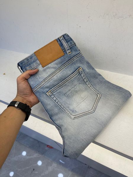 spring and summer new brand light blue jeans highquality comfortable breathable material luxury designer jeans for men
spring and summer new brand light blue jeans highquality comfortable breathable material luxury designer jeans for men