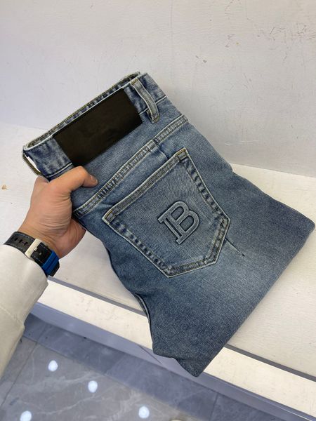 spring and summer 2023 new designer jeans comfortable cotton material fashion ripped feet beautiful blue men luxury casual jeans
spring and summer 2023 new designer jeans comfortable cotton material fashion ripped feet beautiful blue men luxury casual jeans