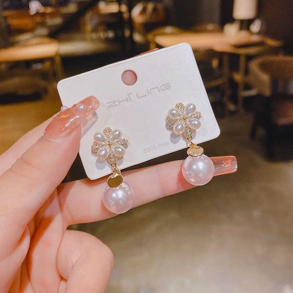 s925 silver needle pearl flower earrings korean temperament net work red lovely sweet earrings, Golden
s925 silver needle pearl flower earrings korean temperament net work red lovely sweet earrings, Golden