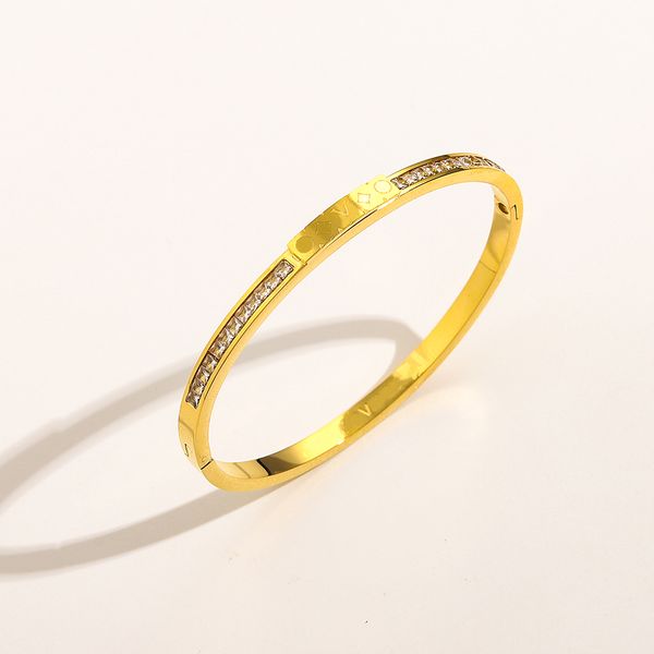 cuff diamond 18k gold charms four-leaf clover letter v bracelets designers jewellery for mens womens bangles jewelers original packaging, White
cuff diamond 18k gold charms four-leaf clover letter v bracelets designers jewellery for mens womens bangles jewelers original packaging, White
