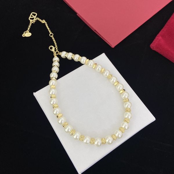 2023 women's necklace designer luxury gold heart pearl crystal gold double v letter 925s silver jewelry
2023 women's necklace designer luxury gold heart pearl crystal gold double v letter 925s silver jewelry