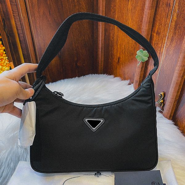 fashion prad reedition 2000 2005 nylon chain bag cleo saffiano clutch womens cross body shoulder bags shell totes lady have handbag small pu
fashion prad reedition 2000 2005 nylon chain bag cleo saffiano clutch womens cross body shoulder bags shell totes lady have handbag small pu