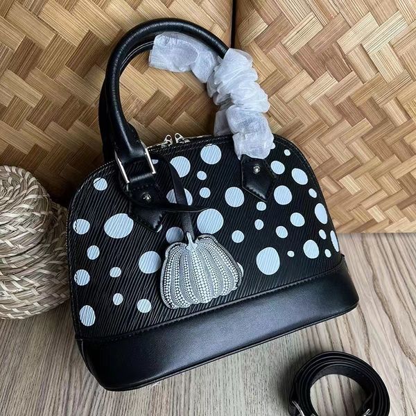 luxury designer shell handbags tote shoulder clutch bags spot style crossbody shopping bag purses one handle wallet backpack women handbags
luxury designer shell handbags tote shoulder clutch bags spot style crossbody shopping bag purses one handle wallet backpack women handbags