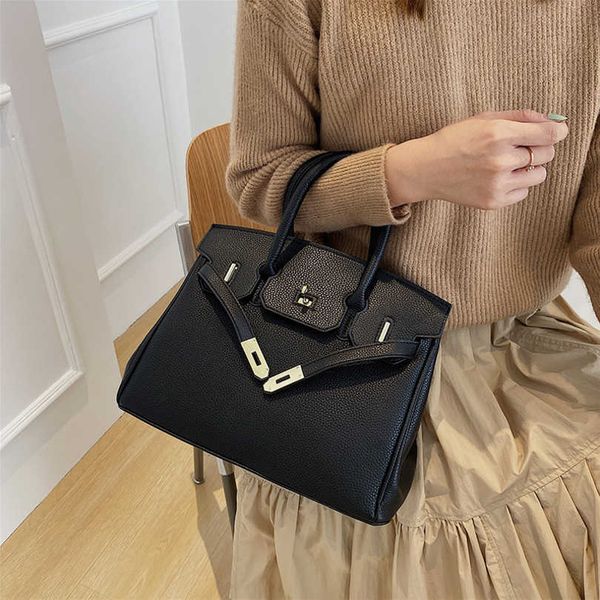 women's 2023 trend luxury designer bag fashion large capacity portable pattern women's single shoulder messenger bag 50%off black
women's 2023 trend luxury designer bag fashion large capacity portable pattern women's single shoulder messenger bag 50%off black