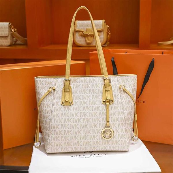 small new leather women's bag big bag large capacity portable shoulder bag tote bag trend
small new leather women's bag big bag large capacity portable shoulder bag tote bag trend