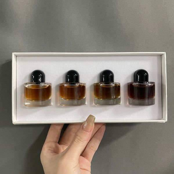 2023 perfume set 10ml*4 pieces suits reine de nuit sellier casablanca lily tobacco mandarin spray for gift extrait de- parfum oriental notes
2023 perfume set 10ml*4 pieces suits reine de nuit sellier casablanca lily tobacco mandarin spray for gift extrait de- parfum oriental notes