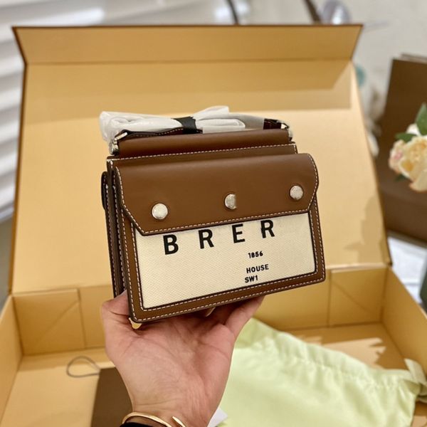 designer british style two-sided printed postman bag malt brown shoulder bag canvas splicing calf leather
designer british style two-sided printed postman bag malt brown shoulder bag canvas splicing calf leather