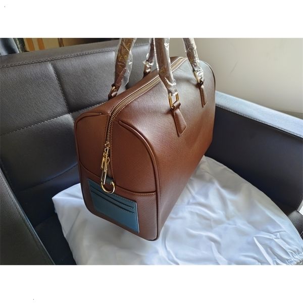 duffel bags large capacity waterproof luggage portable sport weekend business duffle soft leather travel suitcase 230216
duffel bags large capacity waterproof luggage portable sport weekend business duffle soft leather travel suitcase 230216
