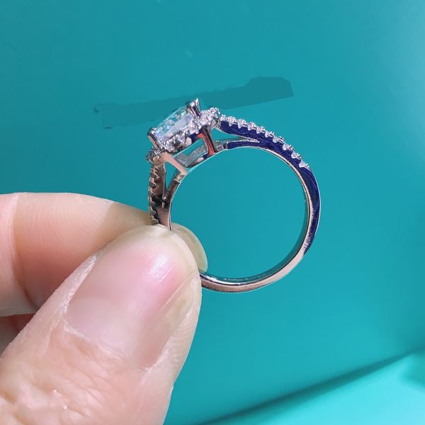 luxurys designers ring diamond engagement ring for women fashion couple wedding jewelry classic sterling silver jewelrys gift nice
luxurys designers ring diamond engagement ring for women fashion couple wedding jewelry classic sterling silver jewelrys gift nice