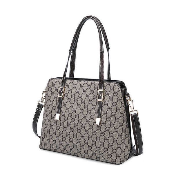 leisure large-capacity commuter handbag new women's bag printed contrast tote bag sling single shoulder messenger bag
leisure large-capacity commuter handbag new women's bag printed contrast tote bag sling single shoulder messenger bag