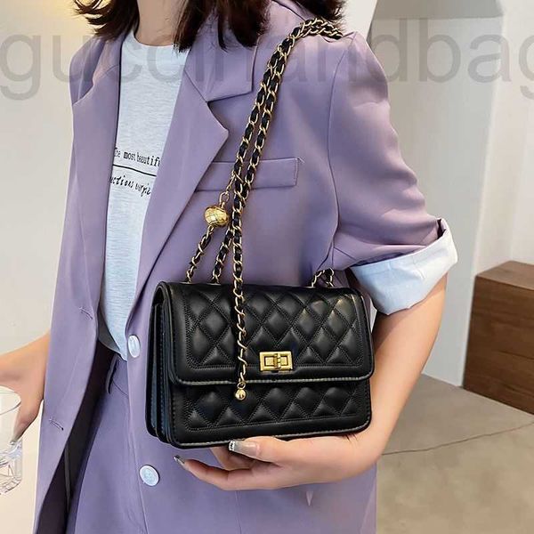 simple small bag new fashion spring chain one shoulder women's rhombic lattice embroidered thread messenger versatile square
simple small bag new fashion spring chain one shoulder women's rhombic lattice embroidered thread messenger versatile square