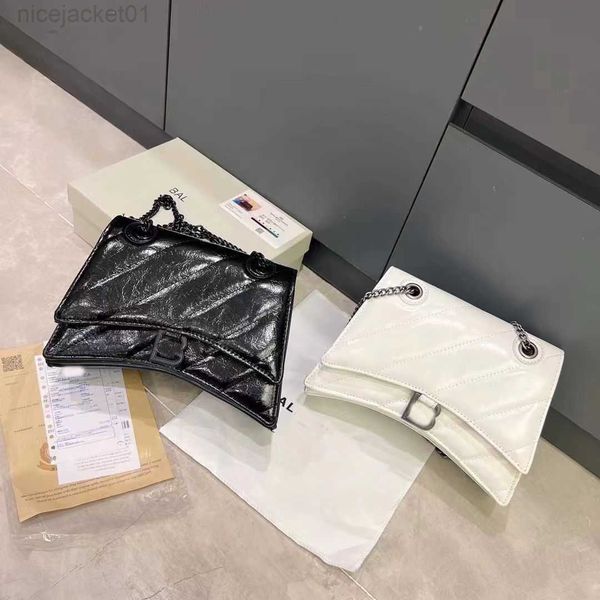 designer balencigas hourglass bag the same type of locomotive bag of family b large capacity chain bag oil wax leather black buckle
designer balencigas hourglass bag the same type of locomotive bag of family b large capacity chain bag oil wax leather black buckle