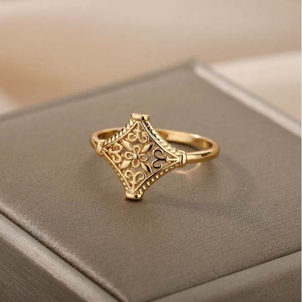 vintage hollow flower rings for women men stainless steel gold color ring aesthetic wedding couple rings boho jewelry gift, Golden;silver
vintage hollow flower rings for women men stainless steel gold color ring aesthetic wedding couple rings boho jewelry gift, Golden;silver