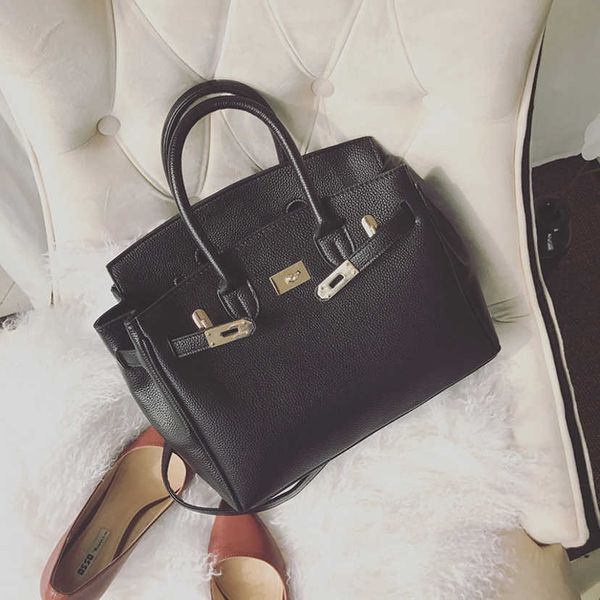 design bags simple portable one shoulder diagonal cross women's bag 49%off factory handbag purse for women
design bags simple portable one shoulder diagonal cross women's bag 49%off factory handbag purse for women
