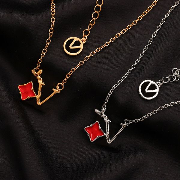 pendant necklaces 925silver 18k golden four-leaf necklaces ear stud jewelry luxury designers letter v men's and women's couple nec, Silver
pendant necklaces 925silver 18k golden four-leaf necklaces ear stud jewelry luxury designers letter v men's and women's couple nec, Silver