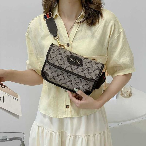 2023 new envelope bag european and american printed chest bag versatile simple shoulder bag casual messenger bag small bag
2023 new envelope bag european and american printed chest bag versatile simple shoulder bag casual messenger bag small bag