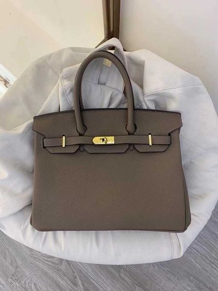 ladies bags 47%off new fashion popular leather classic high-capacity single-shoulder diagonal portable bag design handbags for women
ladies bags 47%off new fashion popular leather classic high-capacity single-shoulder diagonal portable bag design handbags for women