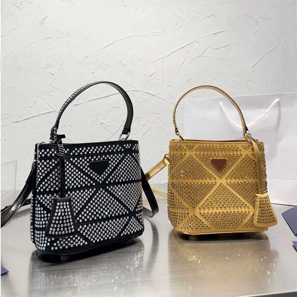 new totes luxurys designer bag triangle shoulder bag diamonds bucket bags women designers handbag crossbody evening clutch crystal diamond w
new totes luxurys designer bag triangle shoulder bag diamonds bucket bags women designers handbag crossbody evening clutch crystal diamond w