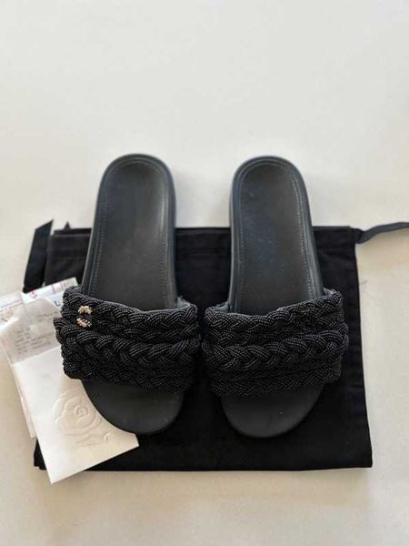 slippers ladies luxury designer pearls braided sandals summer flats fashion beach shoes metal c buckle letter slippers 35-40, Black
slippers ladies luxury designer pearls braided sandals summer flats fashion beach shoes metal c buckle letter slippers 35-40, Black